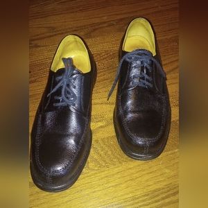 Men's leather dress shoes